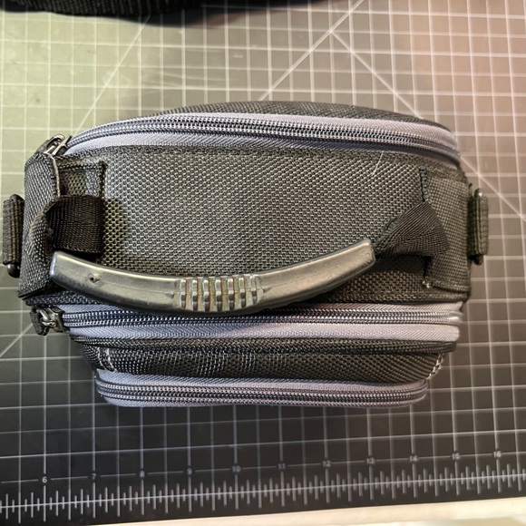 VGUC Kenneth Cole Reaction nylon bag - Picture 3 of 8